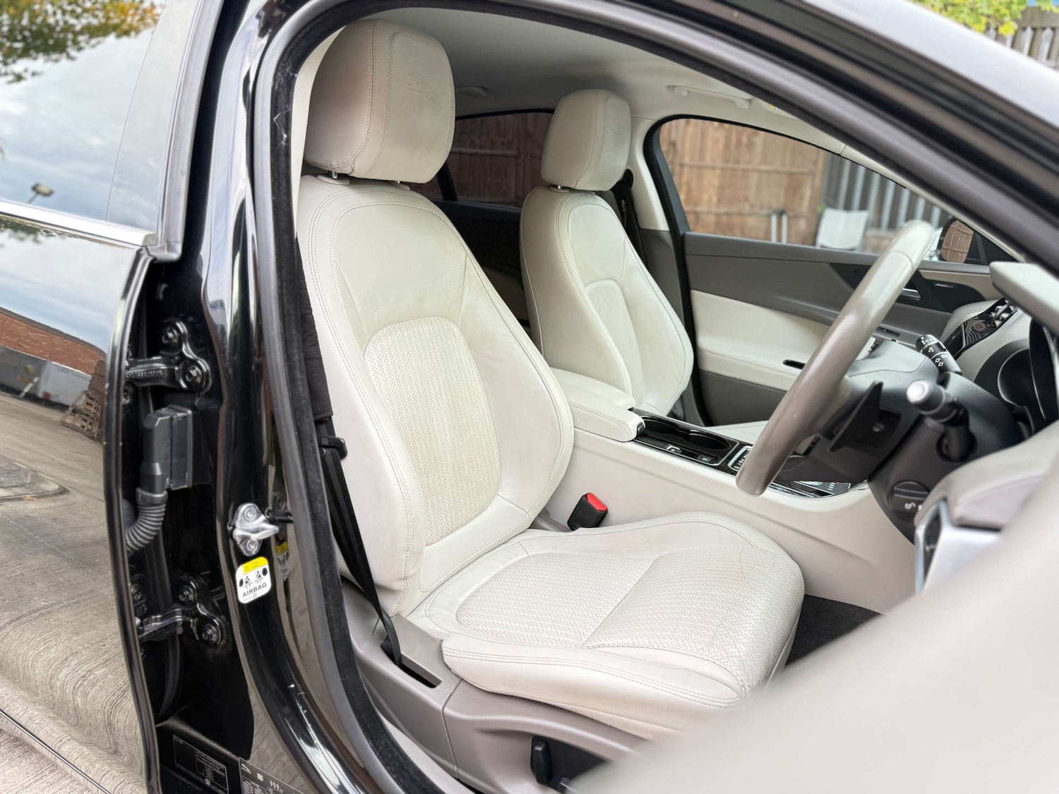 Used Jaguar XE 2015 for sale - 75933687: Photo 43