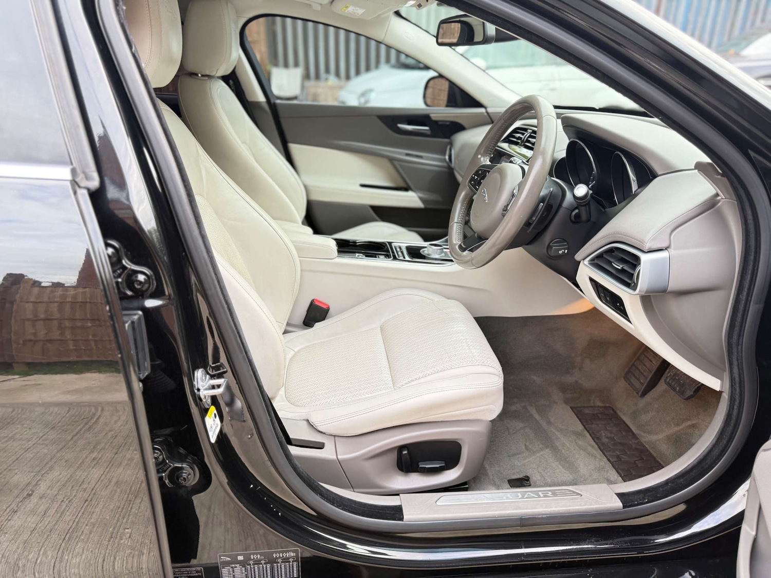 Used Jaguar XE 2015 for sale - 75933687: Photo 44