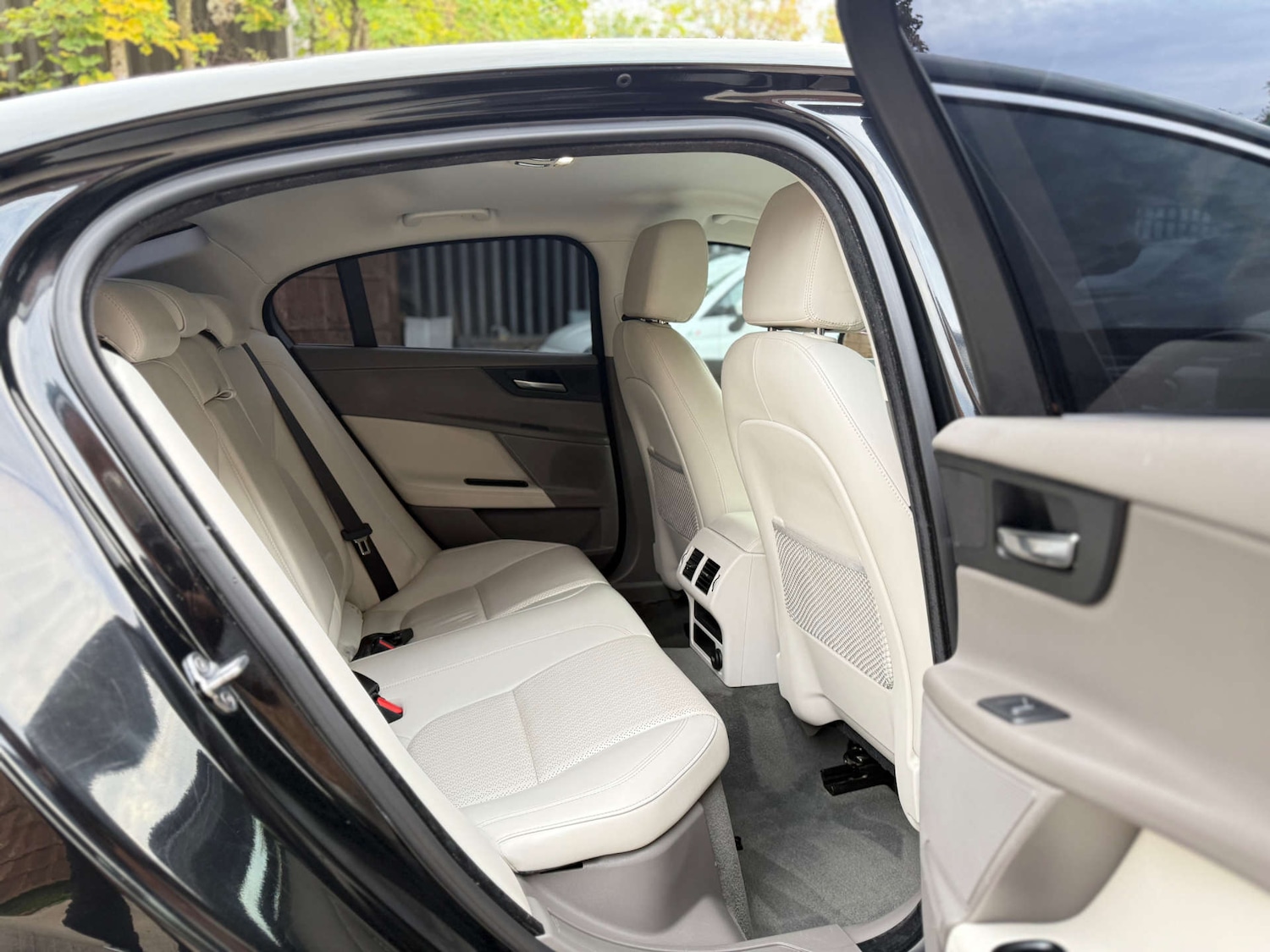 Used Jaguar XE 2015 for sale - 75933687: Photo 45