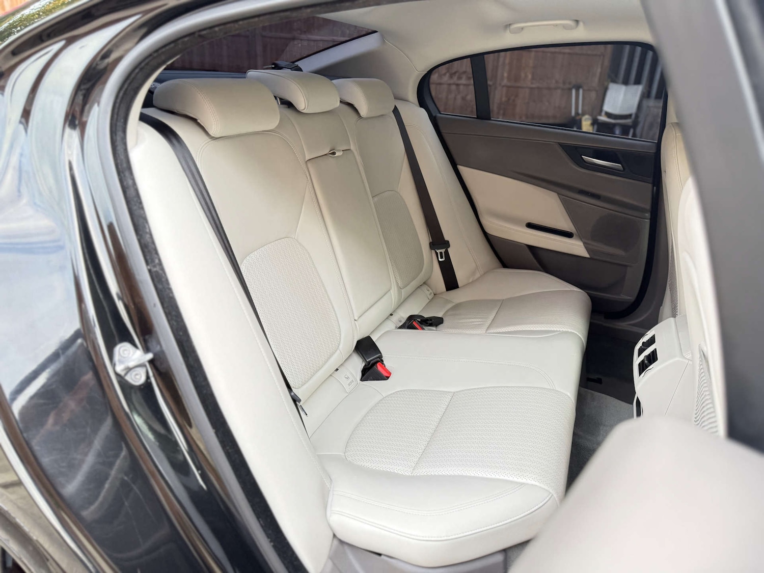 Used Jaguar XE 2015 for sale - 75933687: Photo 46