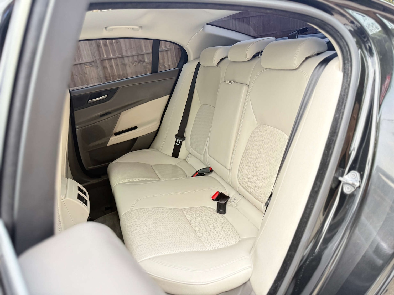 Used Jaguar XE 2015 for sale - 75933687: Photo 51