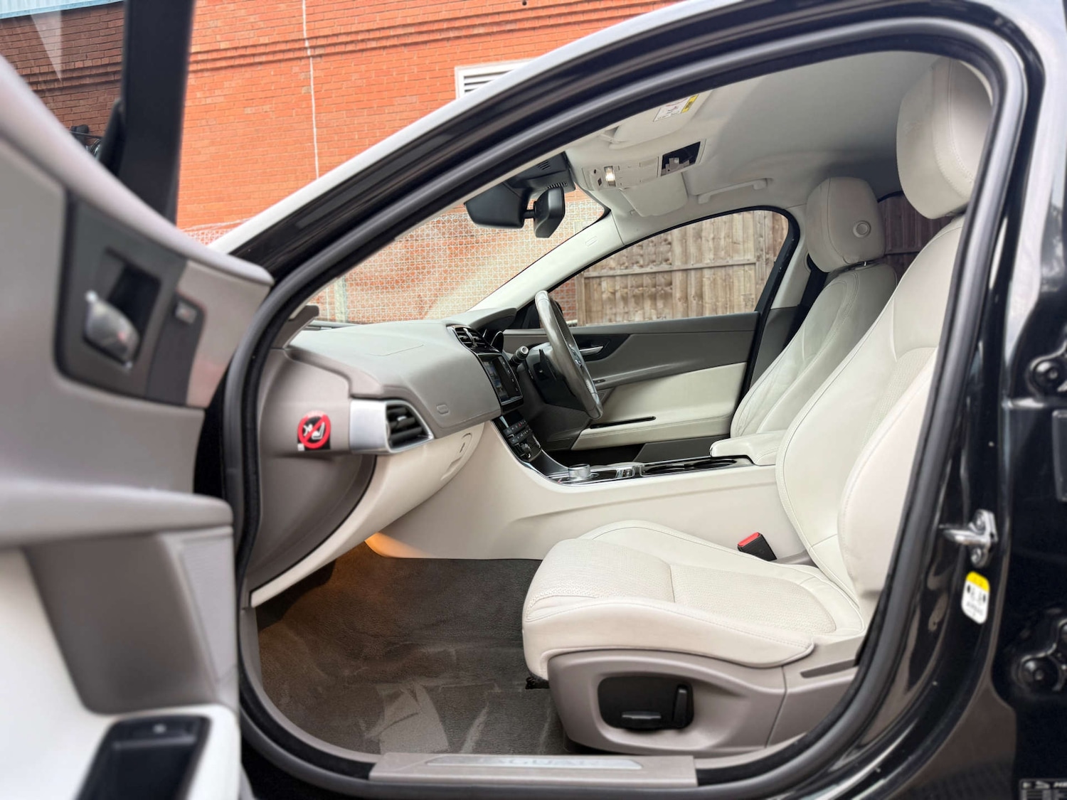 Used Jaguar XE 2015 for sale - 75933687: Photo 52