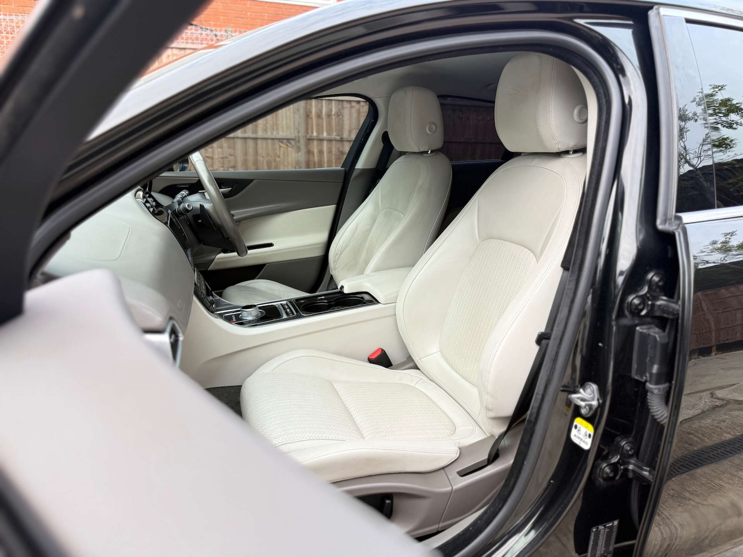 Used Jaguar XE 2015 for sale - 75933687: Photo 53