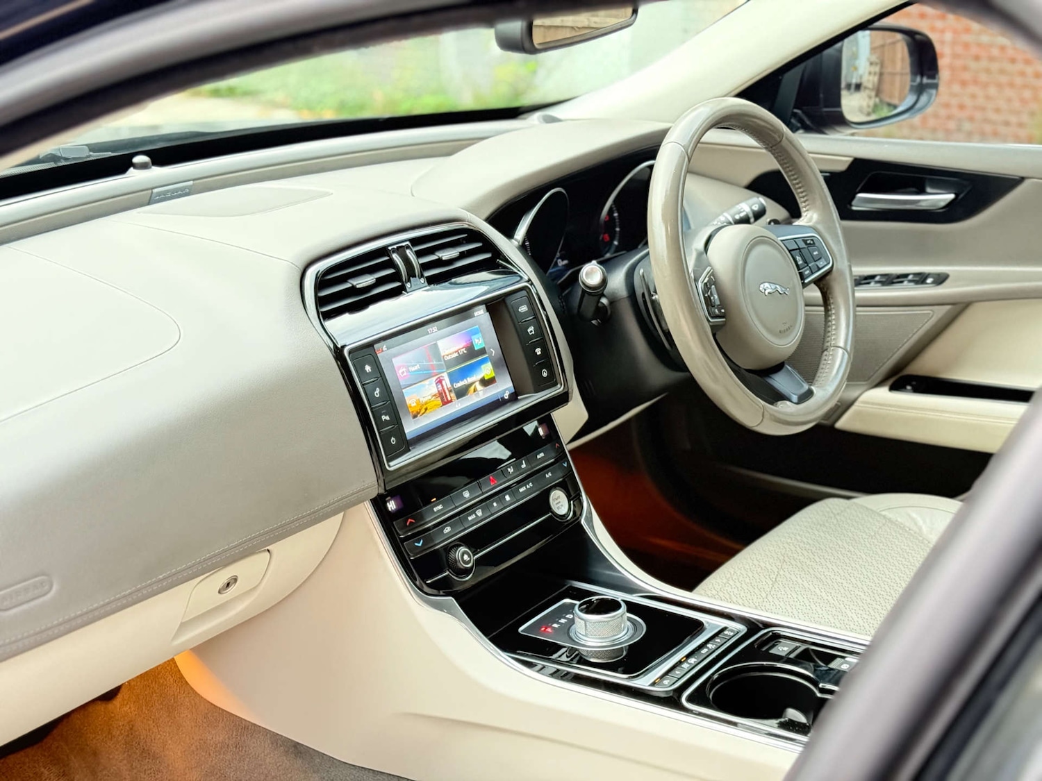 Used Jaguar XE 2015 for sale - 75933687: Photo 54