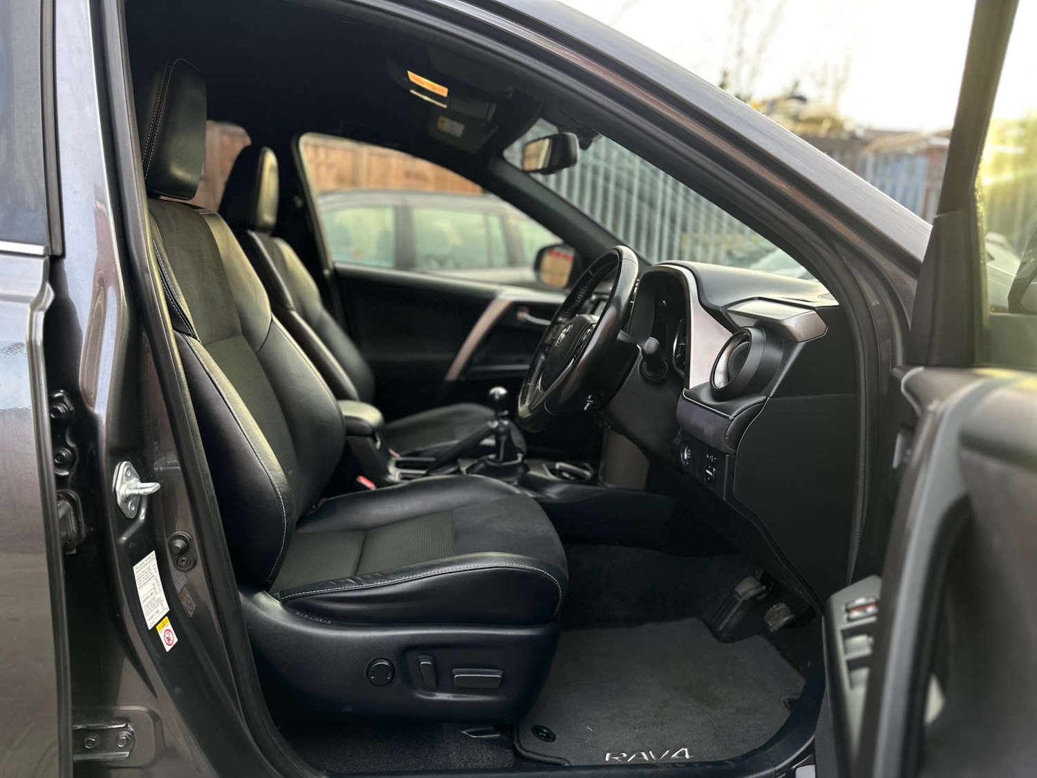 Used Toyota RAV4 2016 for sale - 76437880: Photo 30