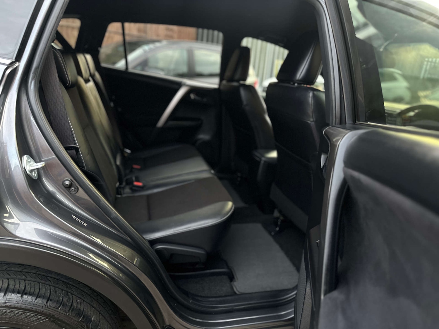 Used Toyota RAV4 2016 for sale - 76437880: Photo 32