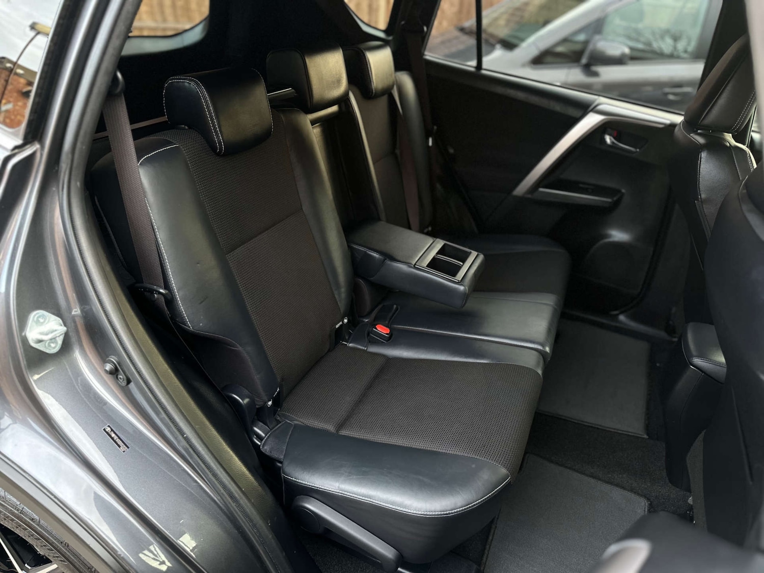 Used Toyota RAV4 2016 for sale - 76437880: Photo 33