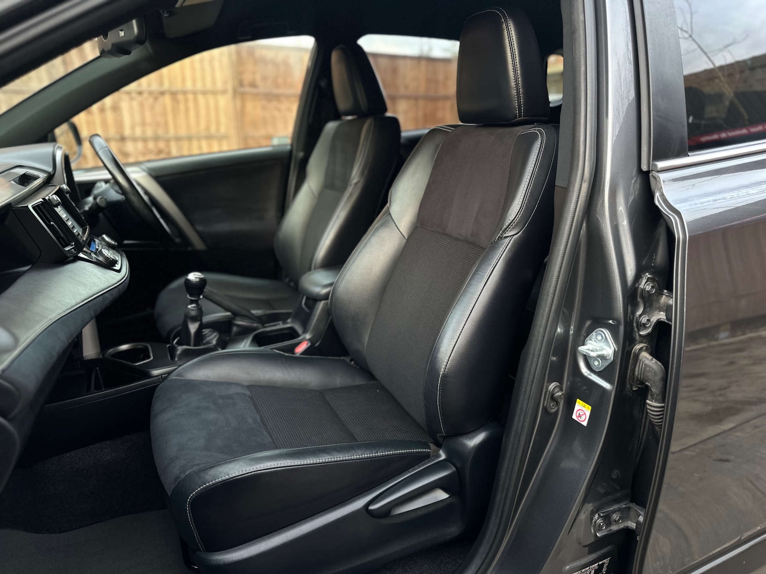 Used Toyota RAV4 2016 for sale - 76437880: Photo 37