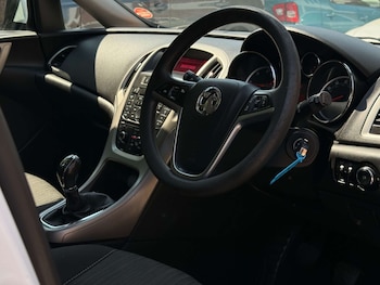Used Vauxhall Astra 2011 for sale - 79357036: Photo
