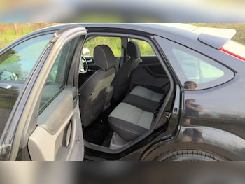 Used Ford Focus 2010 for sale - 78139342: Photo