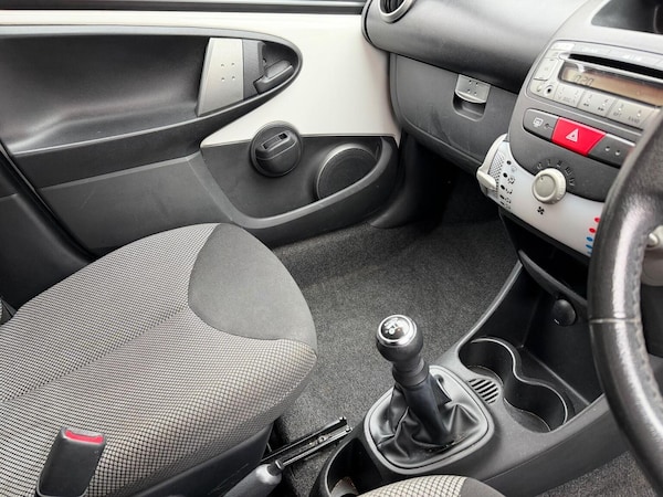 Used Toyota AYGO 2013 for sale - 76281449: Photo 22