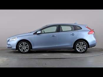 Used Volvo V40 2019 for sale - 79672439: Photo