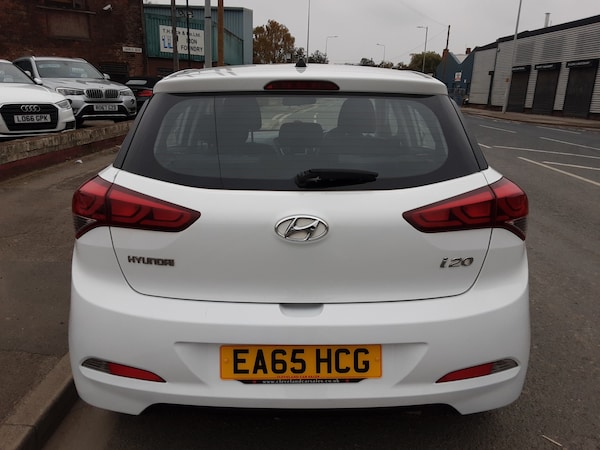 Used Hyundai i20 2015 for sale - 76302509: Photo 3
