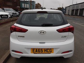 Used Hyundai i20 2015 for sale - 76302509: Photo 3