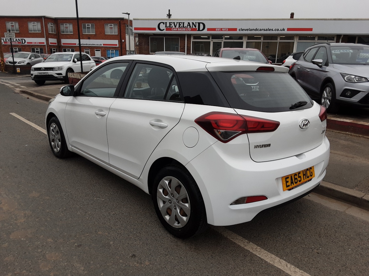 Used Hyundai i20 2015 for sale - 76302509: Photo 4