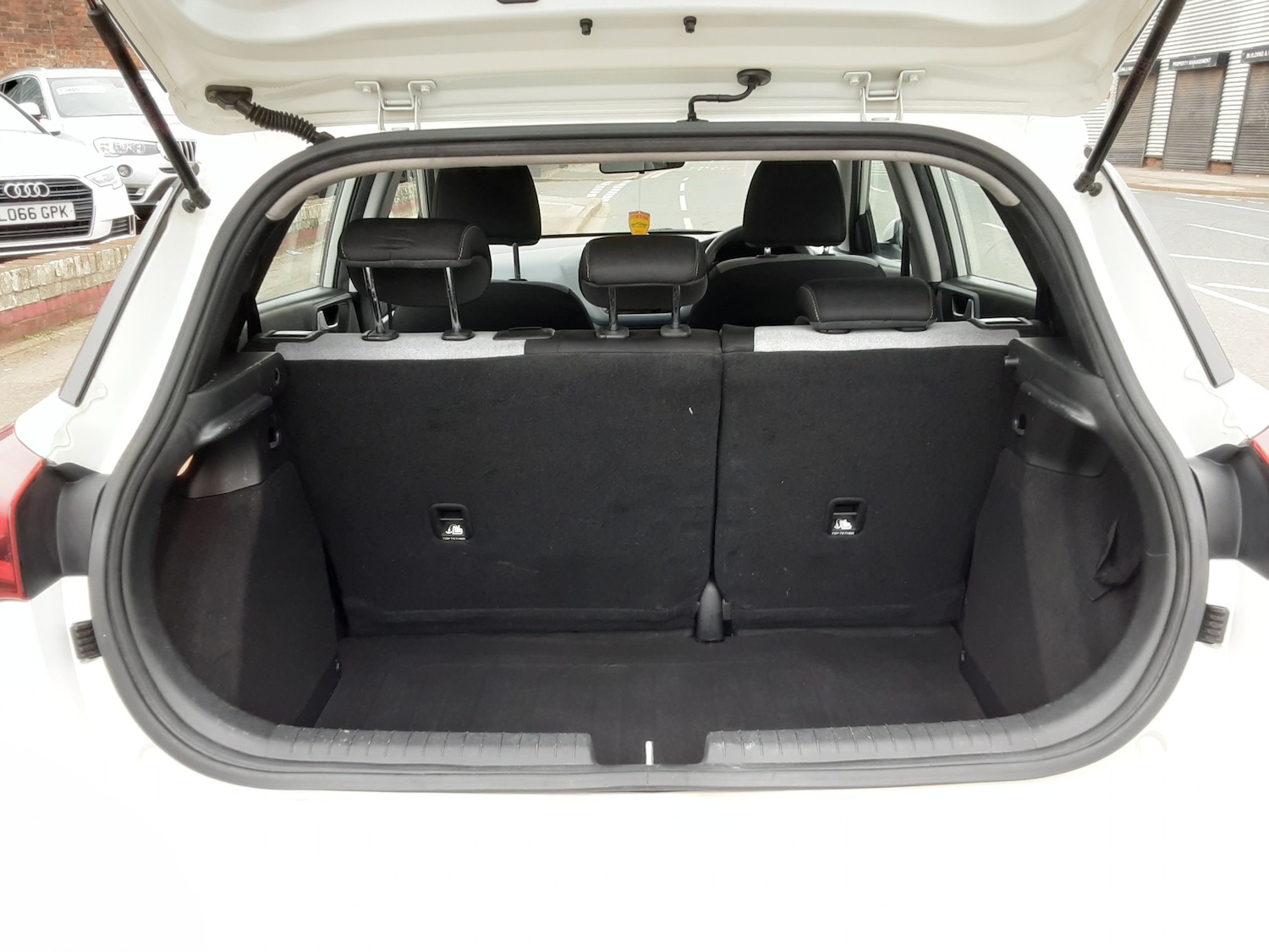 Used Hyundai i20 2015 for sale - 76302509: Photo 9