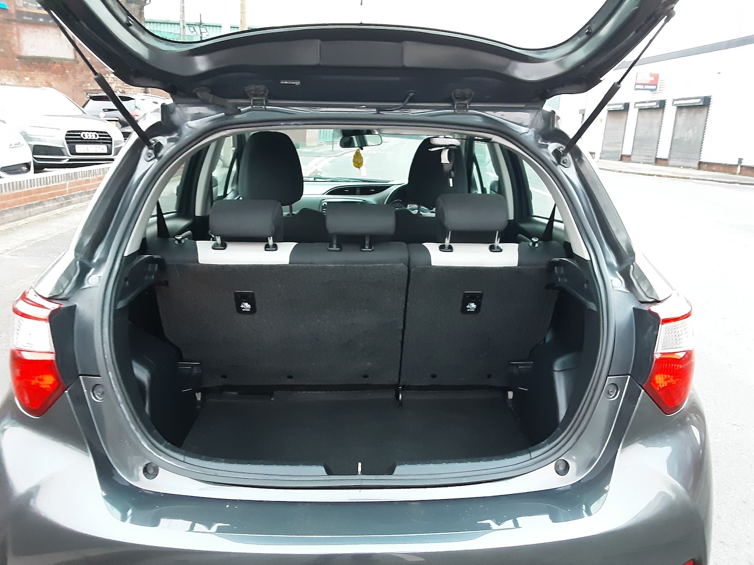 Used Toyota Yaris 2018 for sale - 77225260: Photo 12