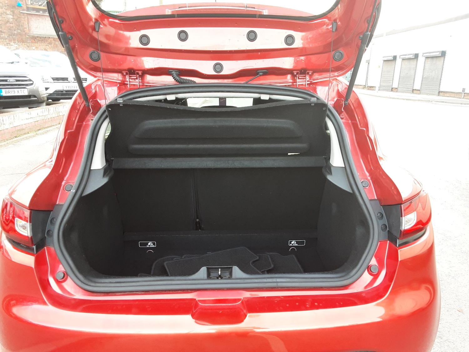 Used Renault Clio 2015 for sale - 76290393: Photo 11