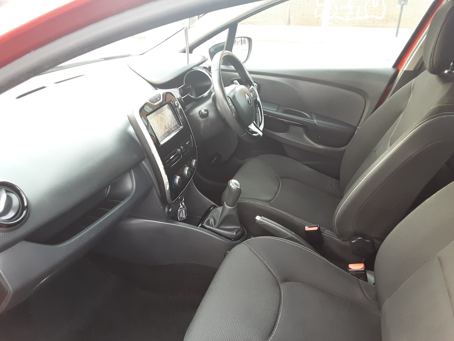 Used Renault Clio 2015 for sale - 76290393: Photo 7