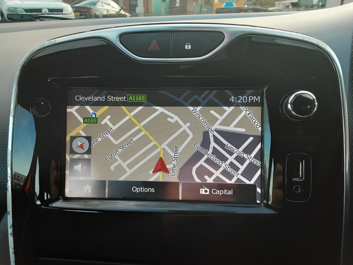 Used Renault Clio 2015 for sale - 76290393: Photo 8