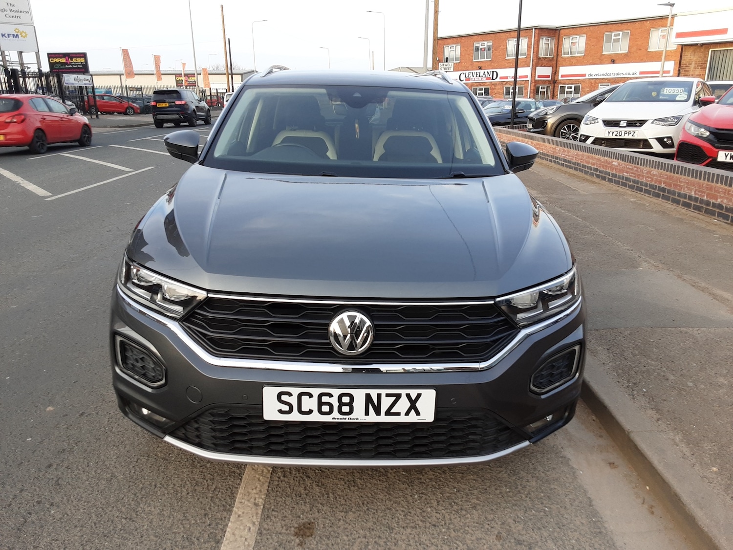 Used Volkswagen T-Roc 2018 for sale - 77988296: Photo 2