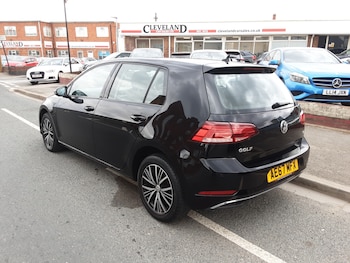Used Volkswagen Golf 2017 for sale - 75410374: Photo