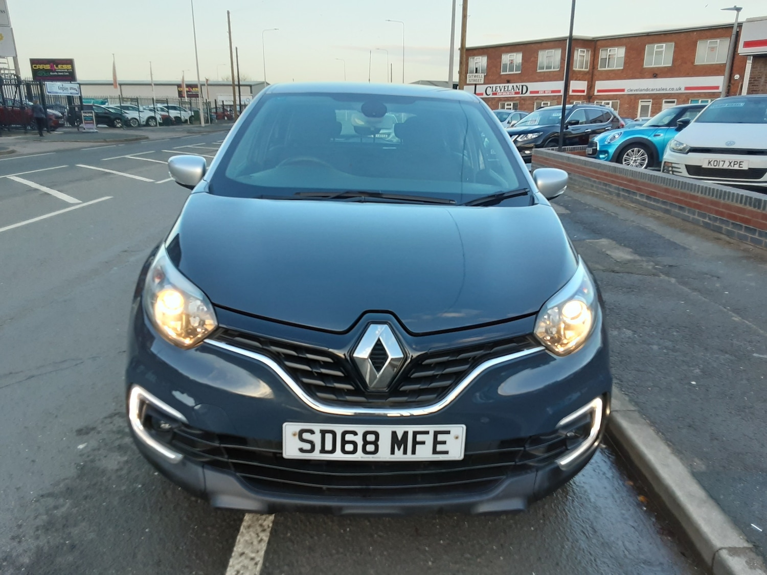 Used Renault Captur 2018 for sale - 76494458: Photo 2
