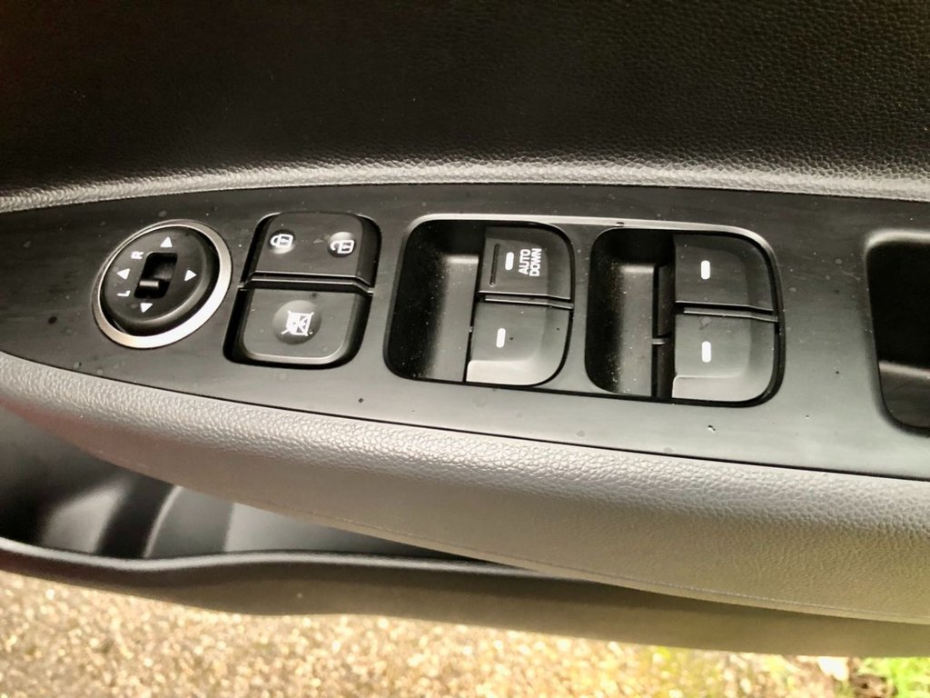 Used Hyundai i10 2017 for sale - 77660220: Photo 8