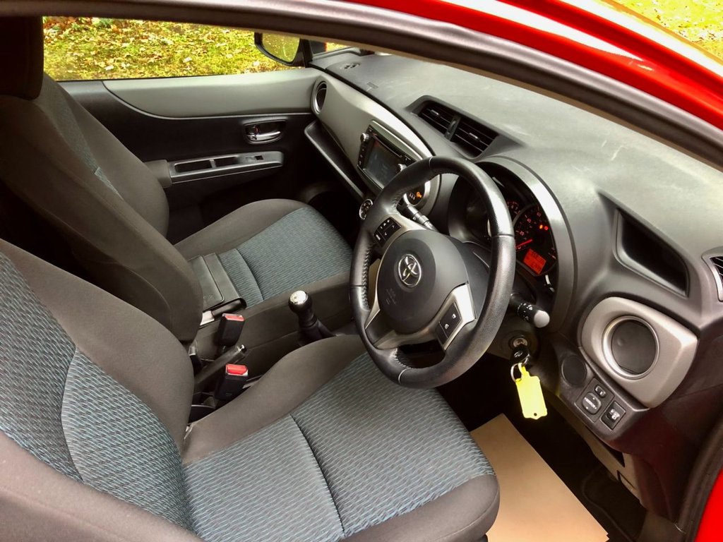 Used Toyota Yaris 2012 for sale - 76725106: Photo 2