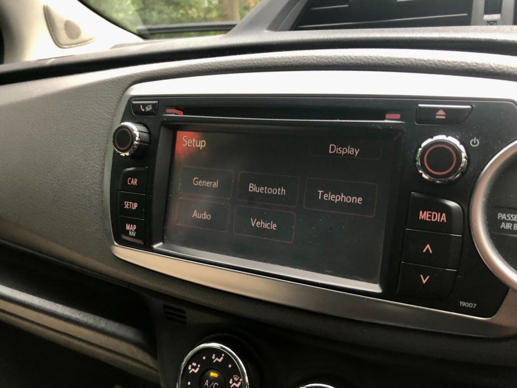 Used Toyota Yaris 2012 for sale - 76725106: Photo 21