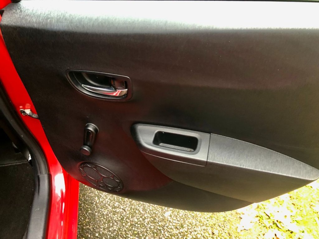 Used Toyota Yaris 2012 for sale - 76725106: Photo 23