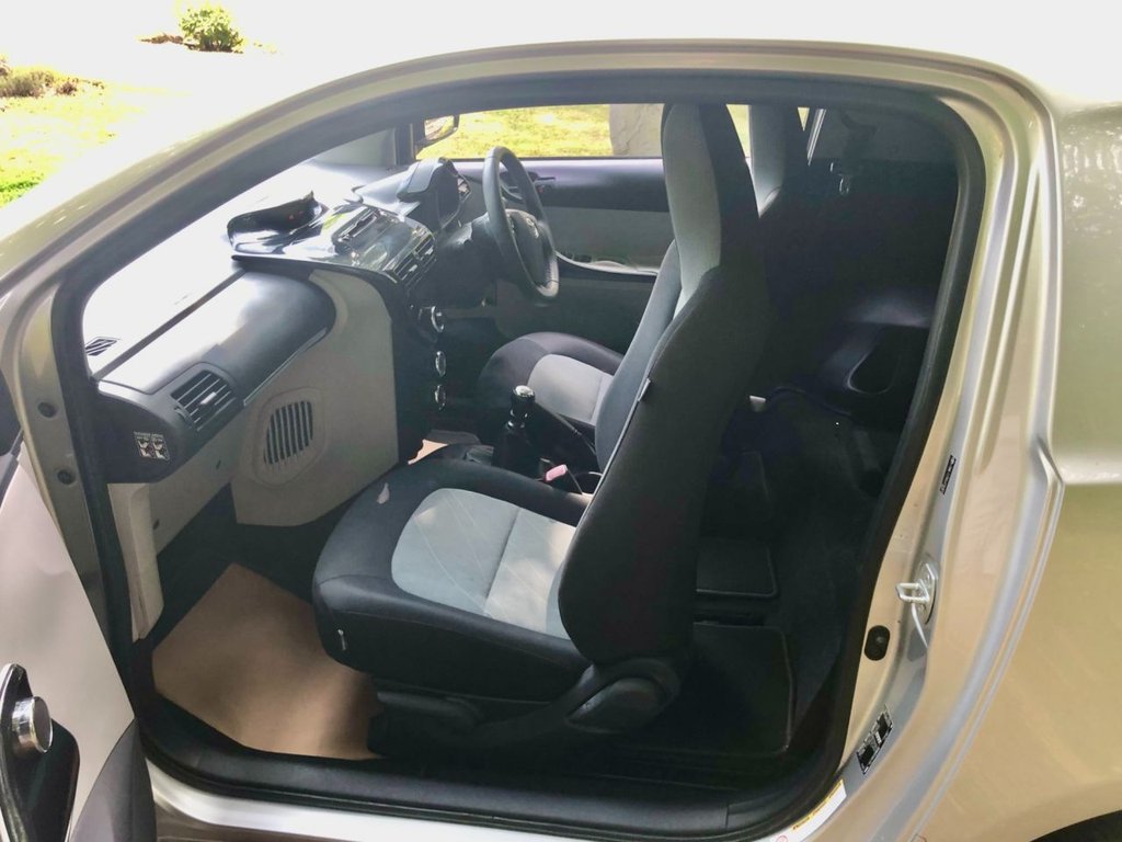 Used Toyota IQ 2011 for sale - 76966220: Photo 2