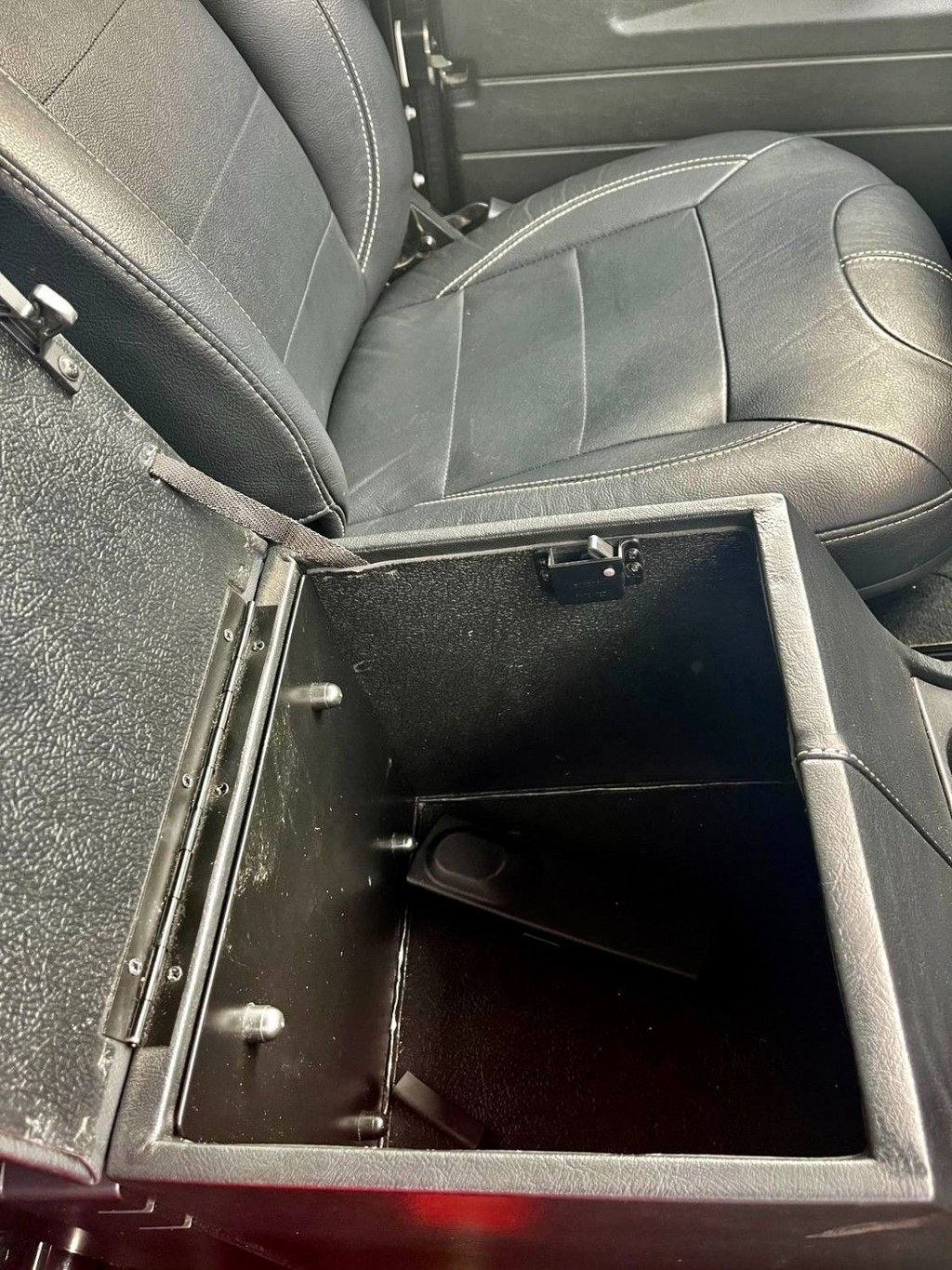 Used Land Rover Defender 2015 for sale - 76190756: Photo 33