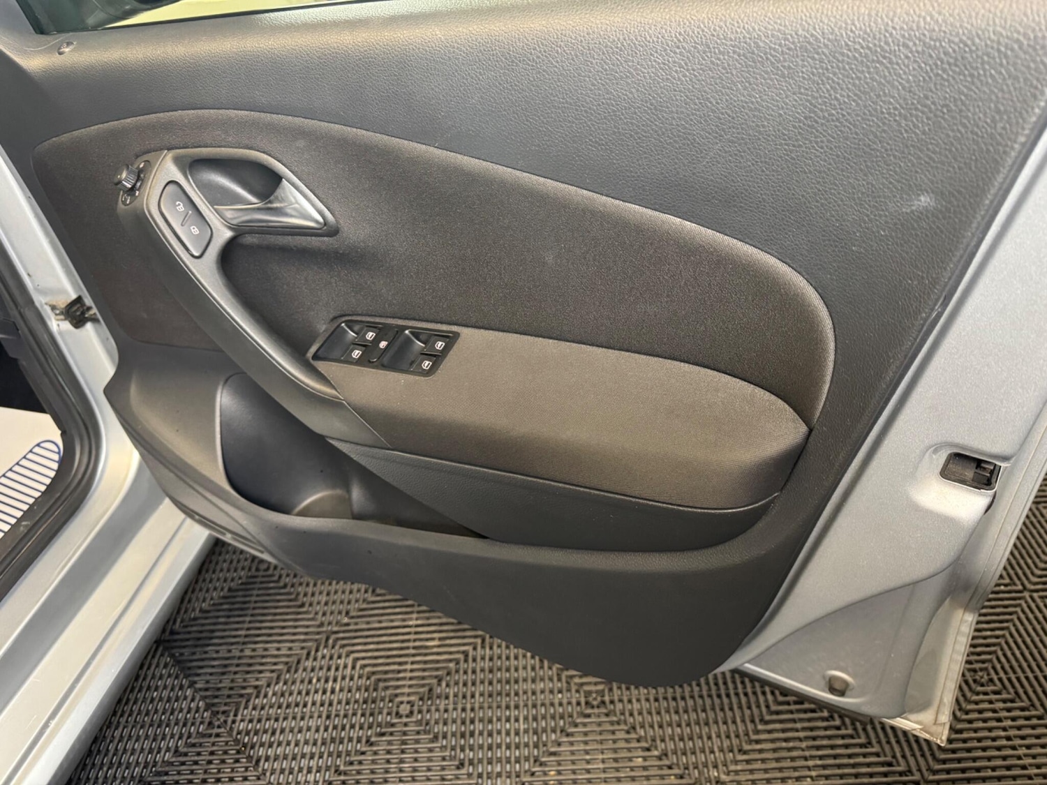 Used Volkswagen Polo 2011 for sale - 77993303: Photo 26