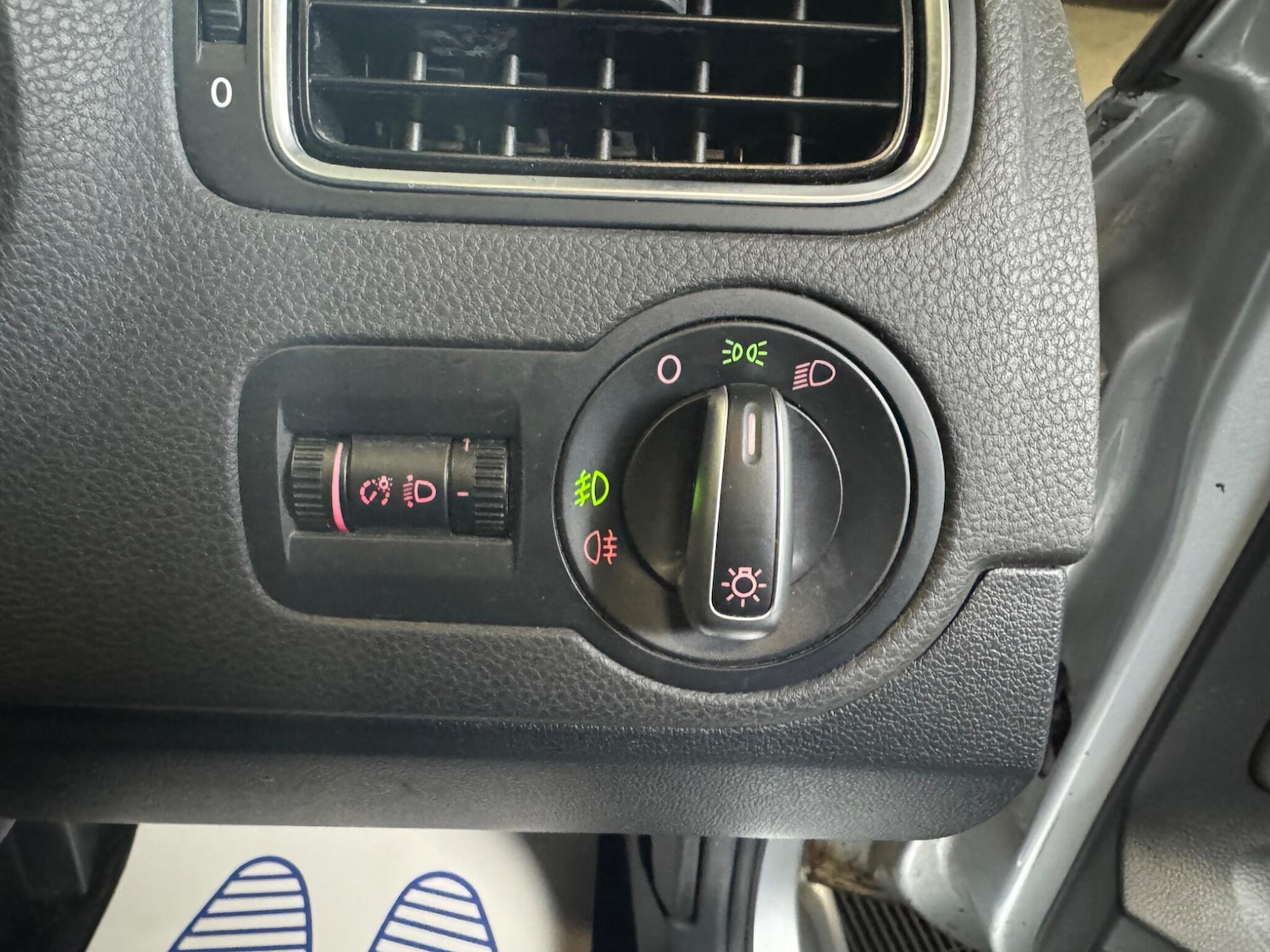 Used Volkswagen Polo 2011 for sale - 77993303: Photo 27