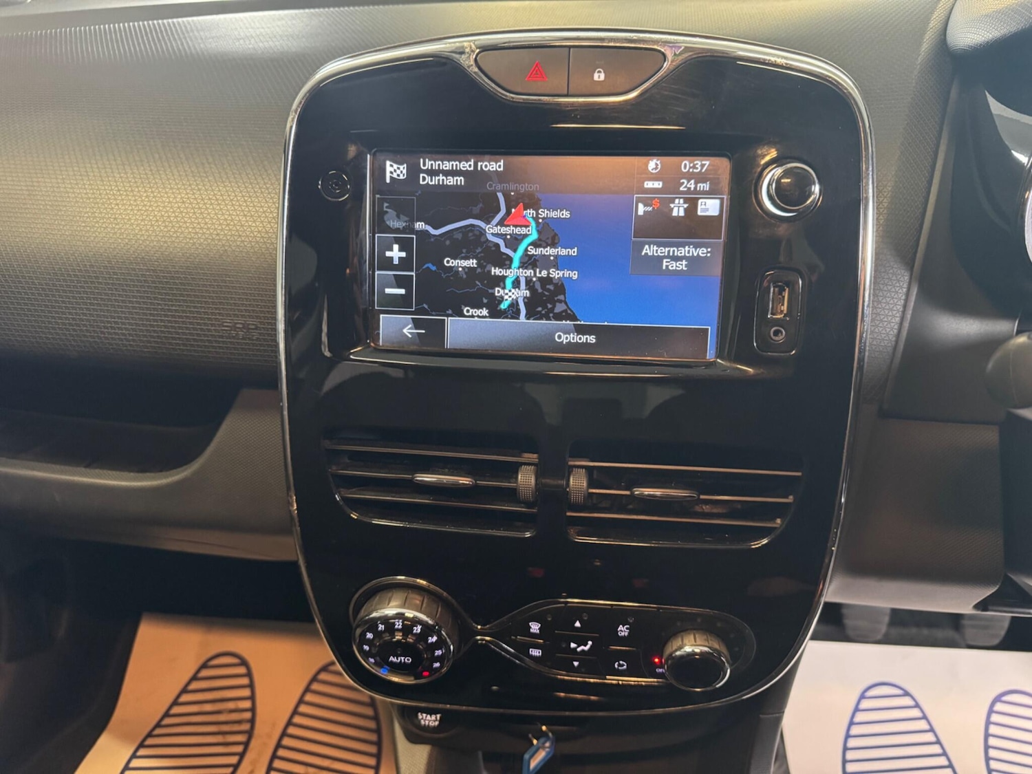 Used Renault Clio 2013 for sale - 78062673: Photo 32