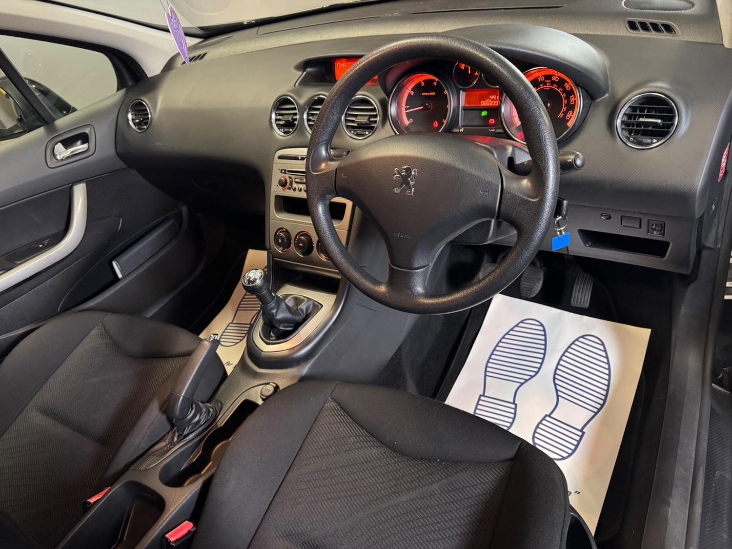 Used Peugeot 308 2011 for sale - 77768687: Photo 11