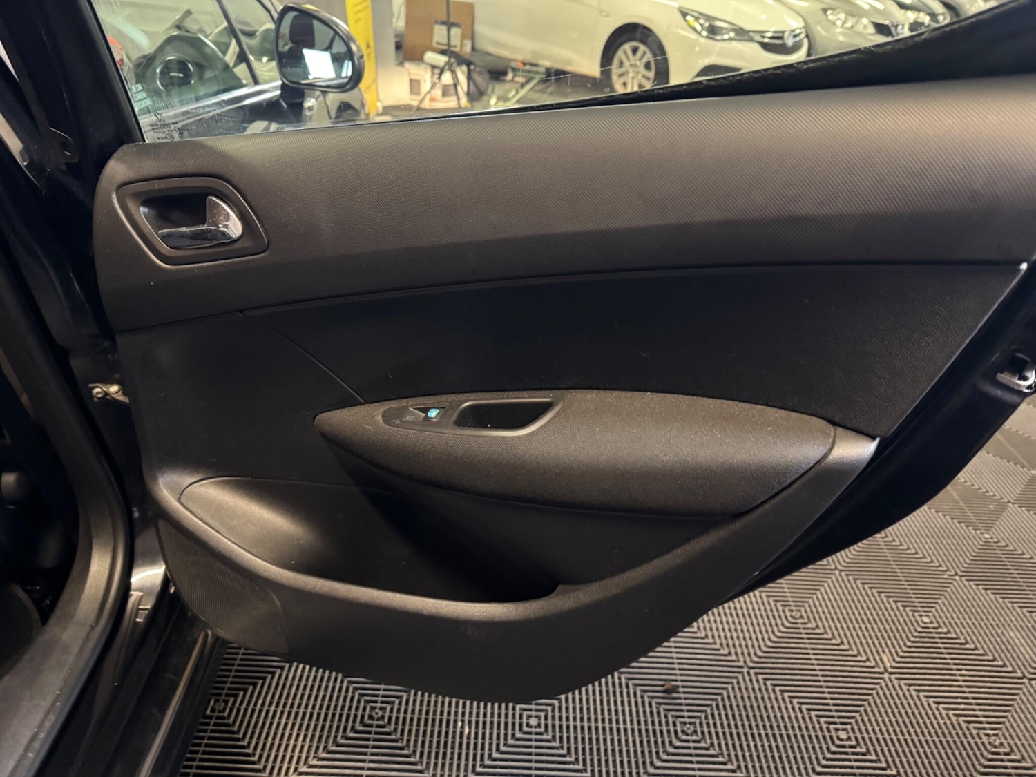 Used Peugeot 308 2011 for sale - 77768687: Photo 19