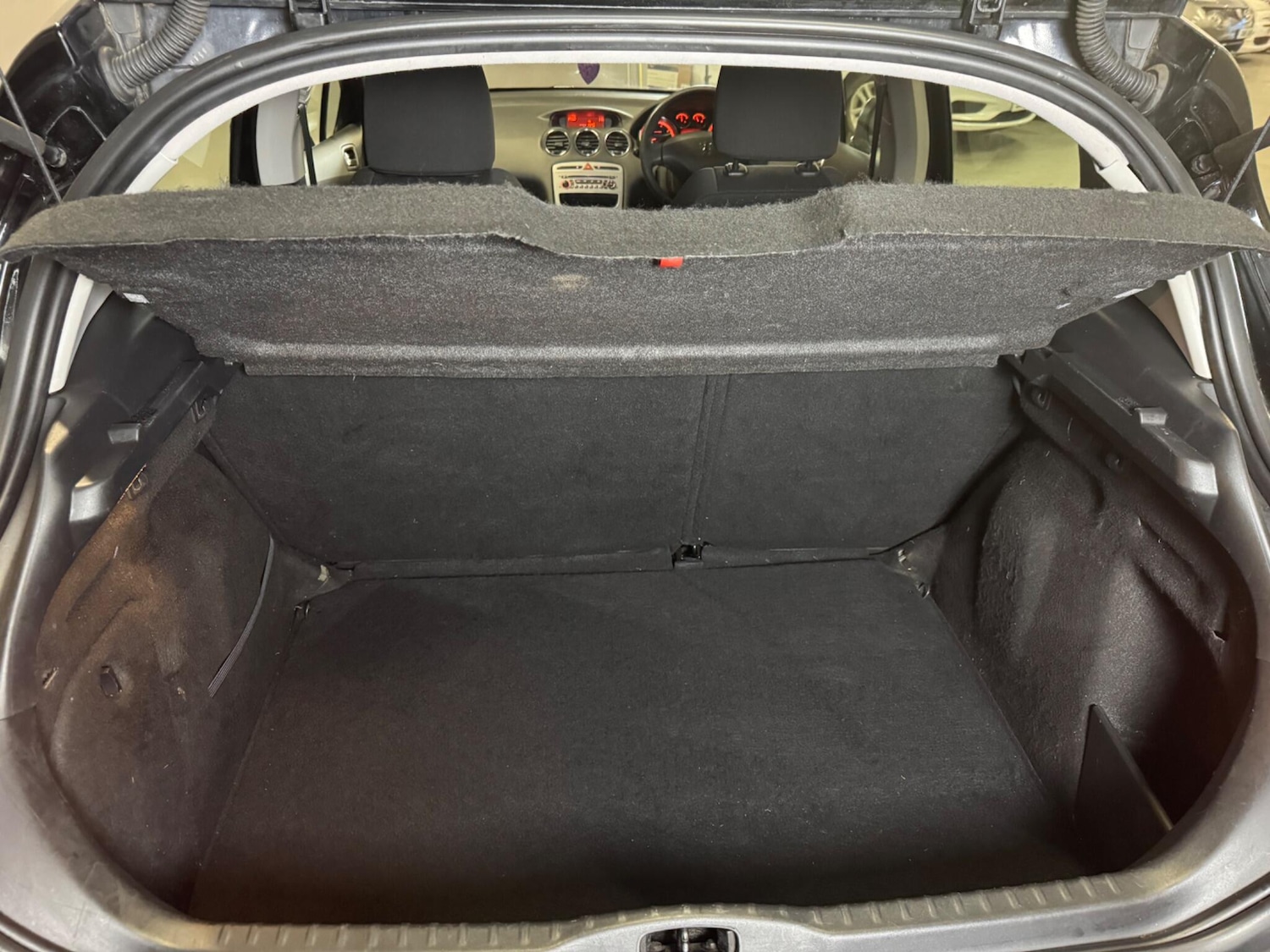 Used Peugeot 308 2011 for sale - 77768687: Photo 21