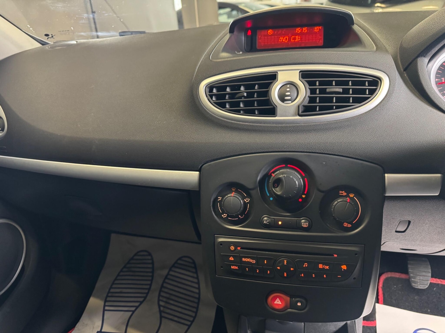 Used Renault Clio 2009 for sale - 78062711: Photo 21