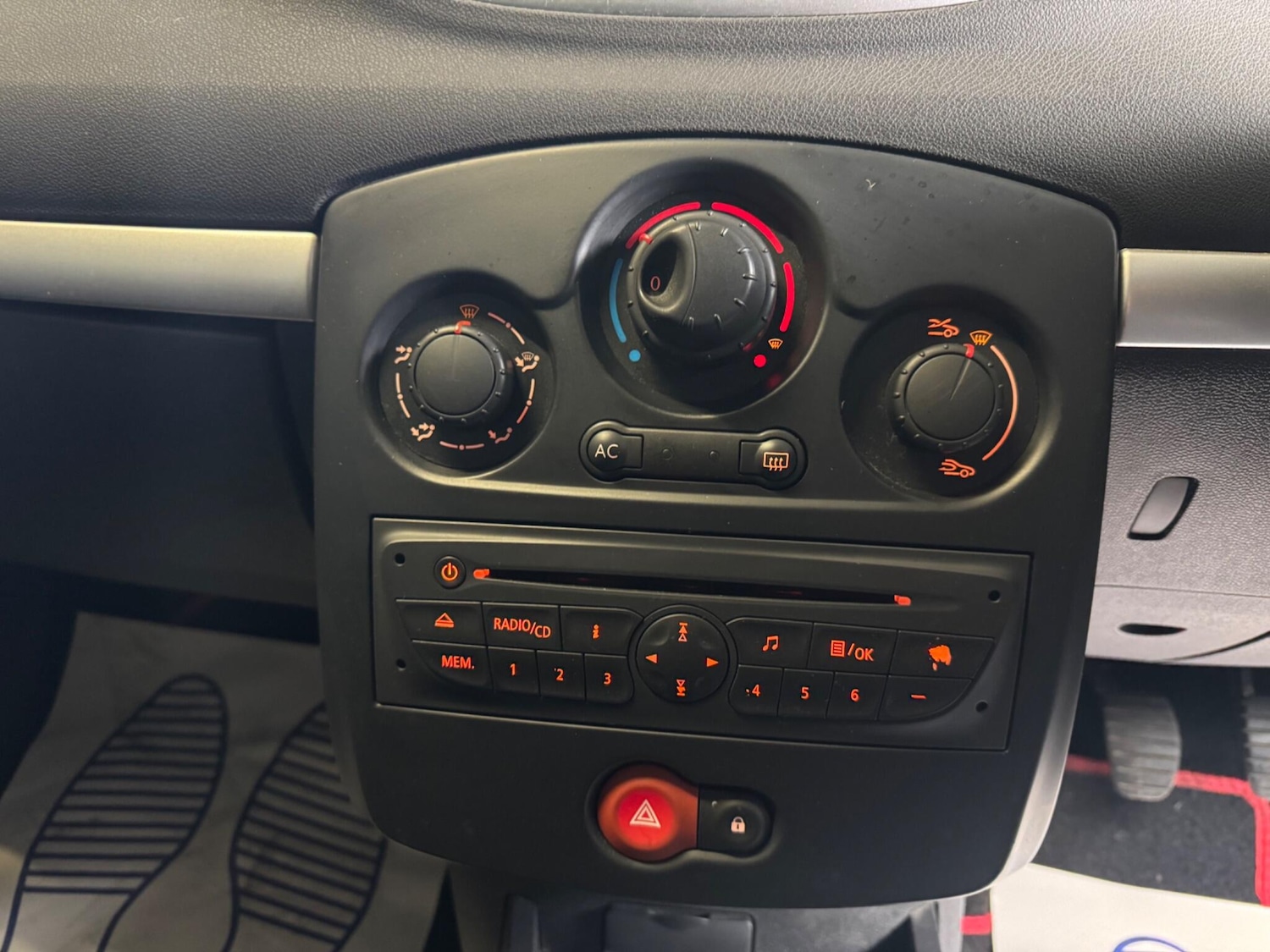 Used Renault Clio 2009 for sale - 78062711: Photo 22