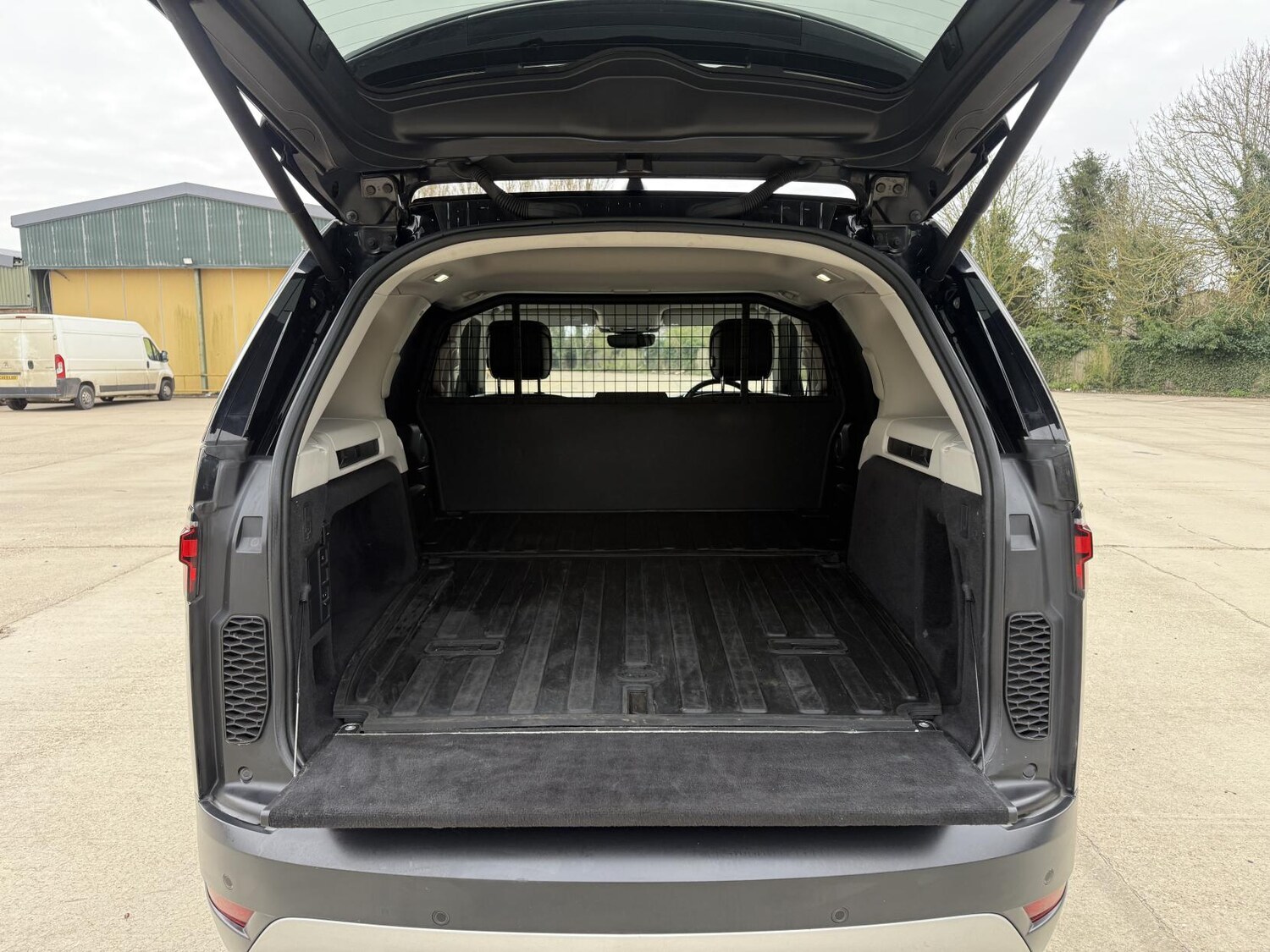 Used Land Rover Discovery 2021 for sale - 77965473: Photo 11