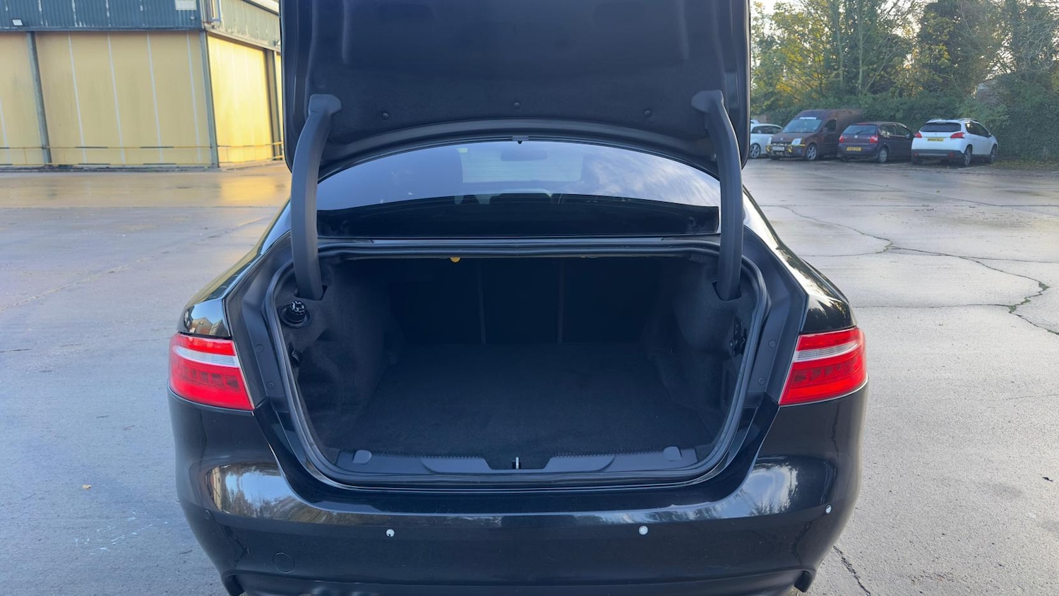 Used Jaguar XE 2016 for sale - 76591702: Photo 10