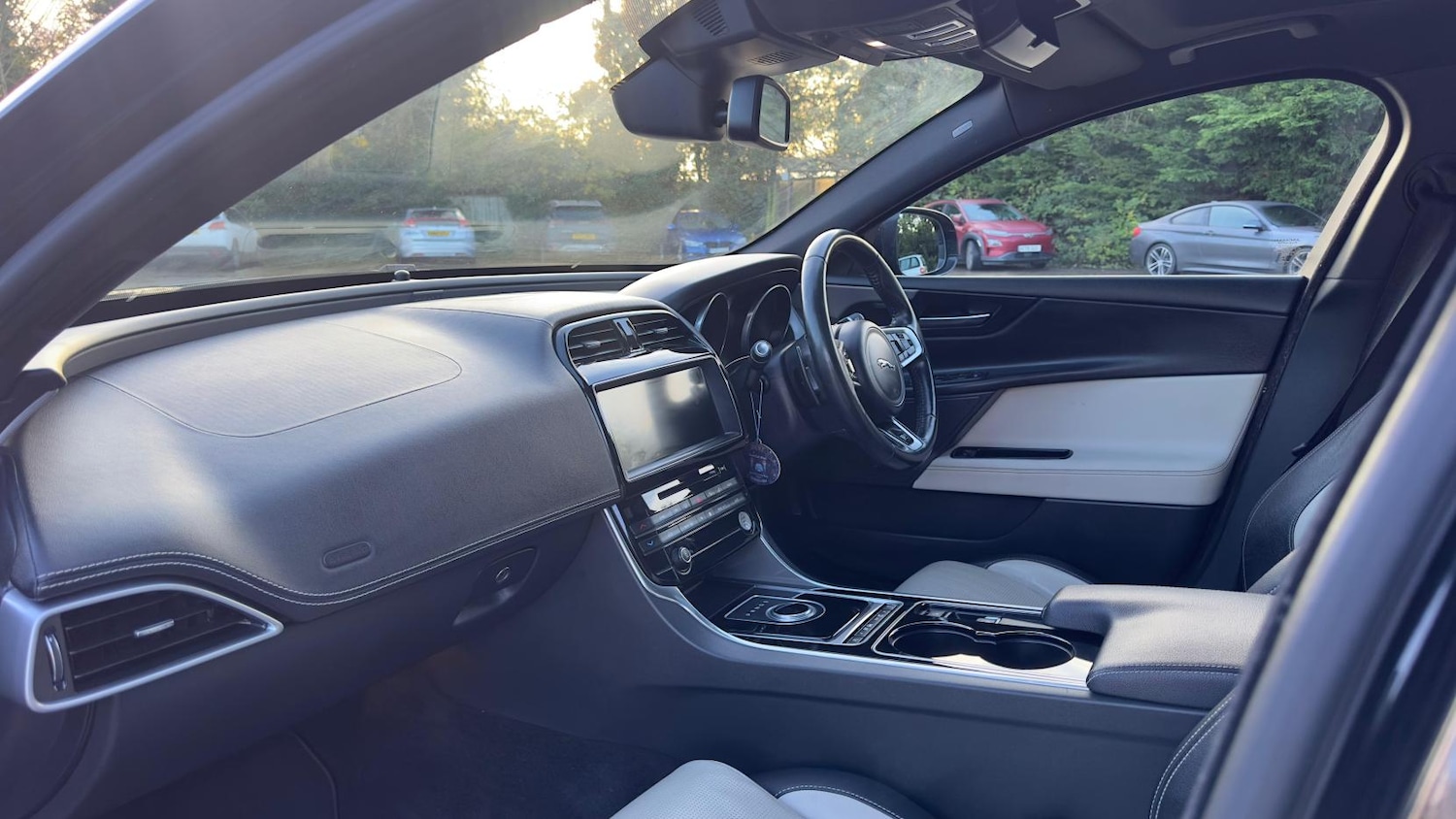 Used Jaguar XE 2016 for sale - 76591702: Photo 7