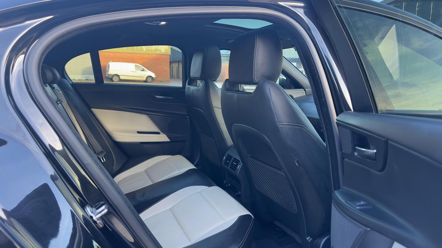 Used Jaguar XE 2016 for sale - 76591702: Photo 8