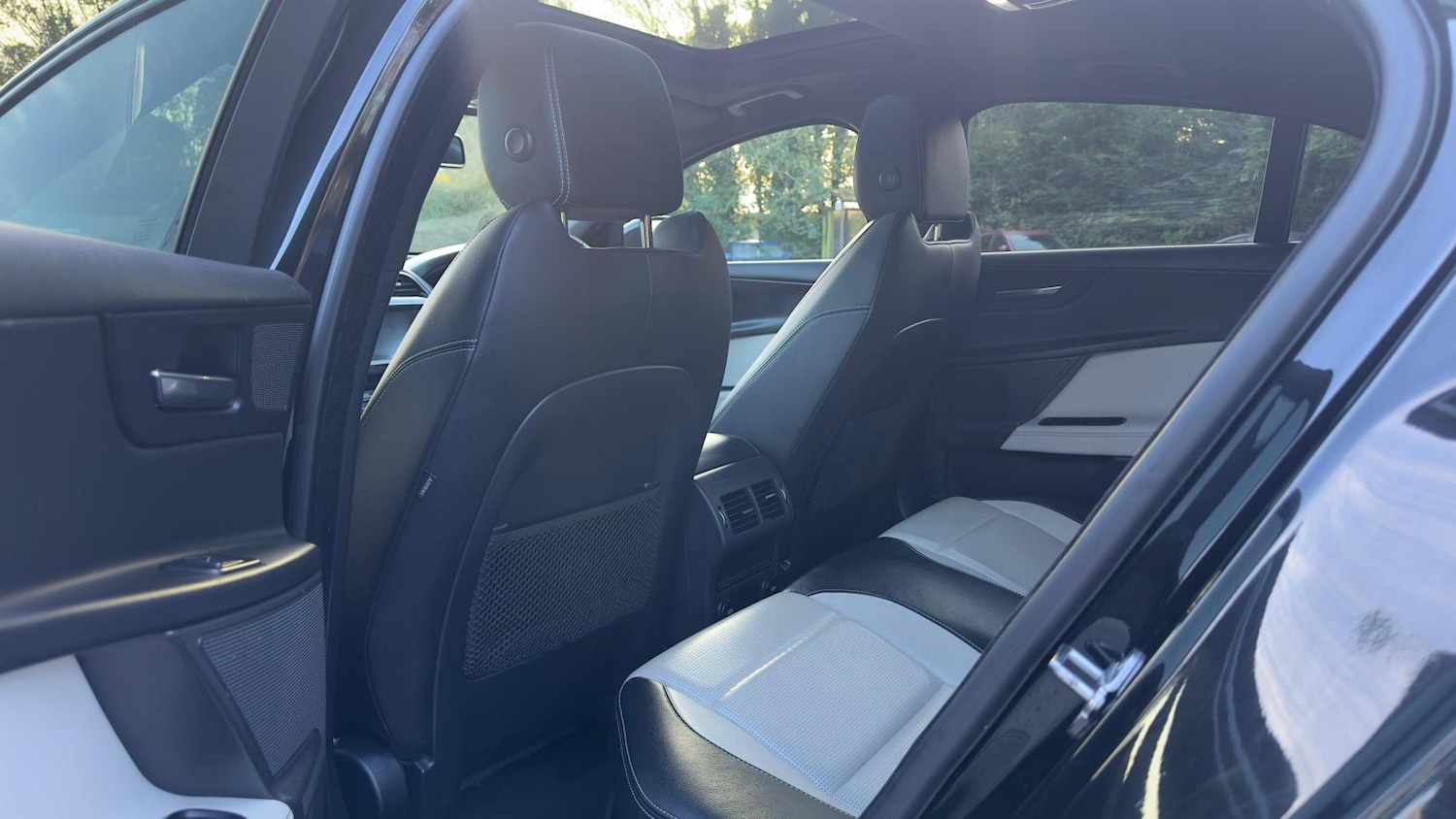 Used Jaguar XE 2016 for sale - 76591702: Photo 9