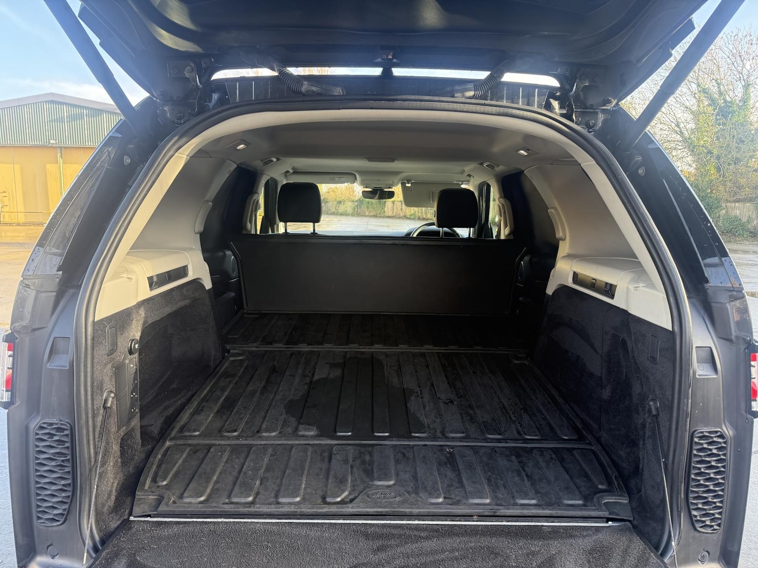 Used Land Rover Discovery 2019 for sale - 76847351: Photo 12