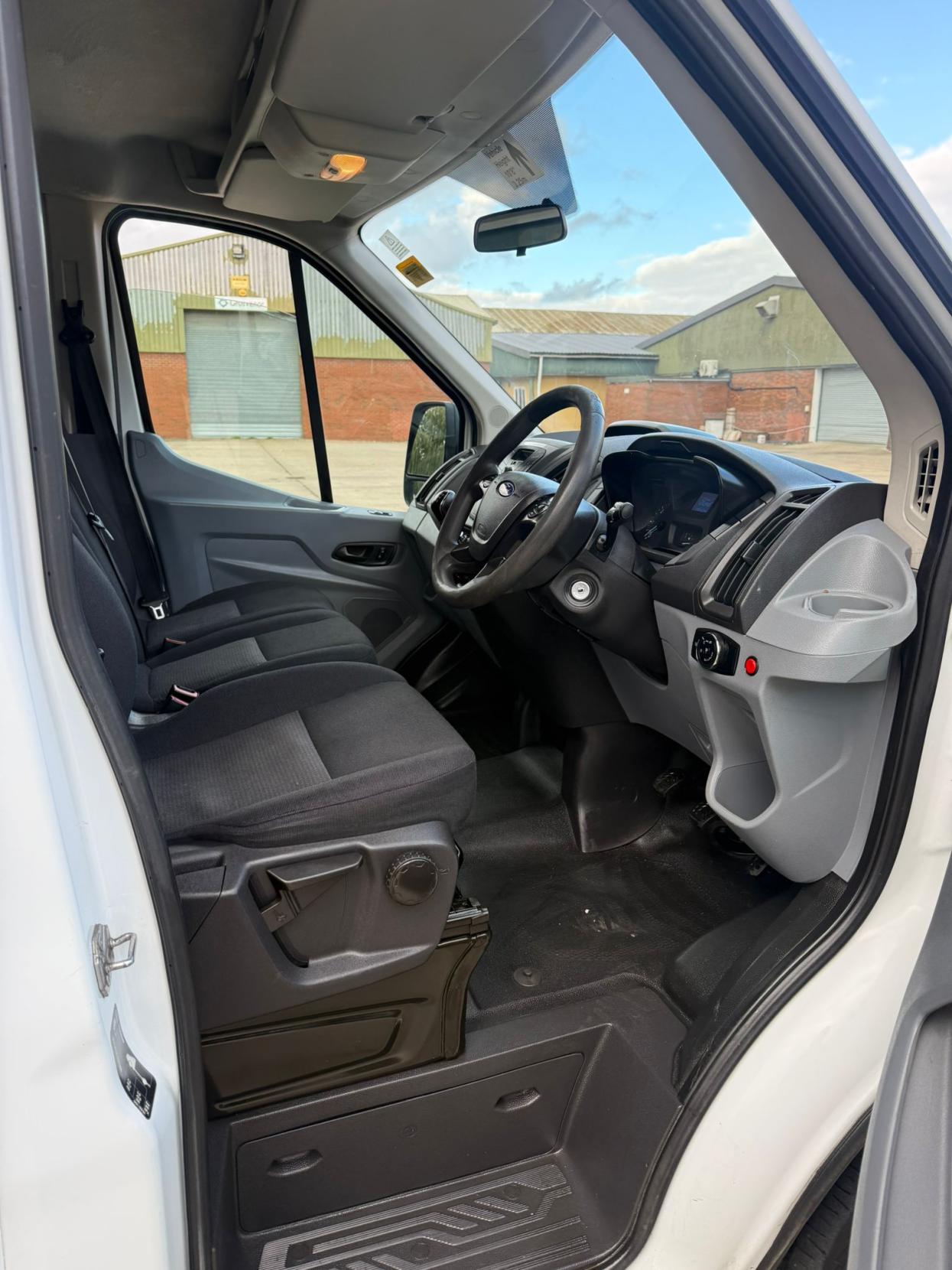 Used Ford Transit 2017 for sale - 76306112: Photo 5