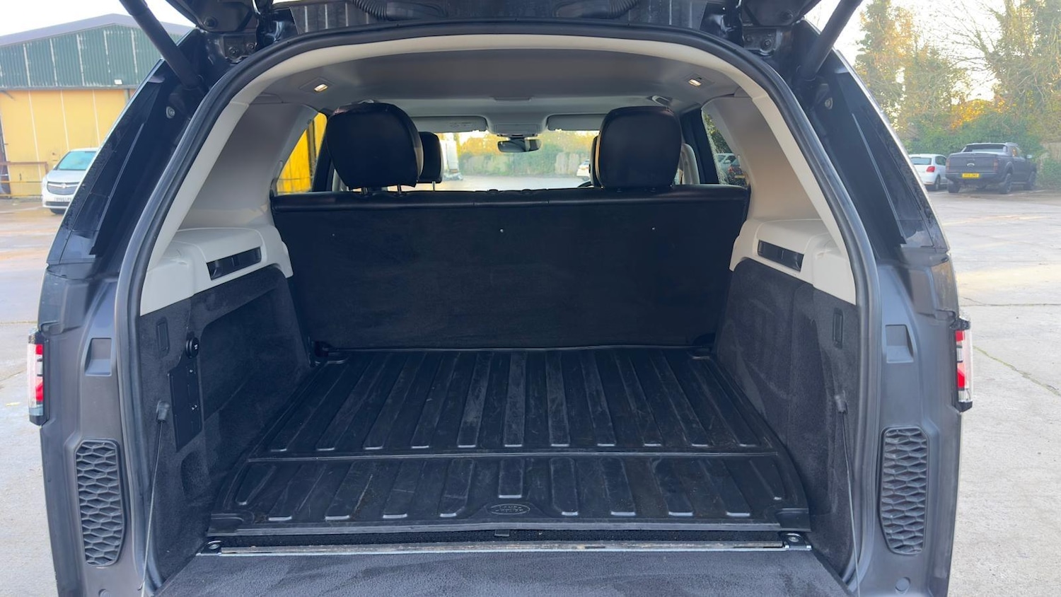 Used Land Rover Discovery 2018 for sale - 76706326: Photo 13