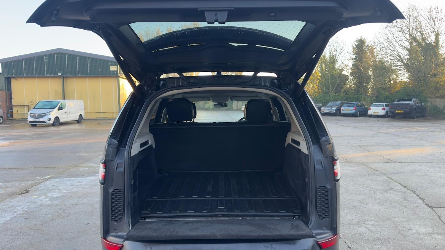 Used Land Rover Discovery 2018 for sale - 76706326: Photo 14